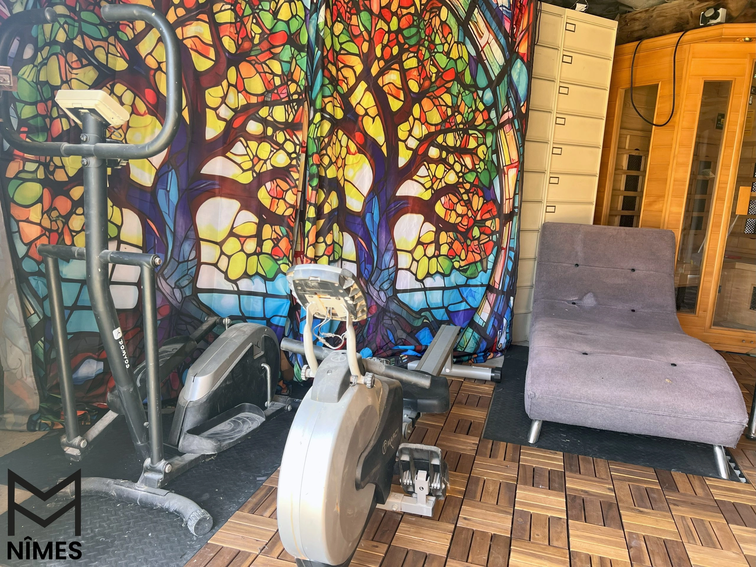 Espace sport et musculation pour rester en forme tout en profitant du cadre naturel.